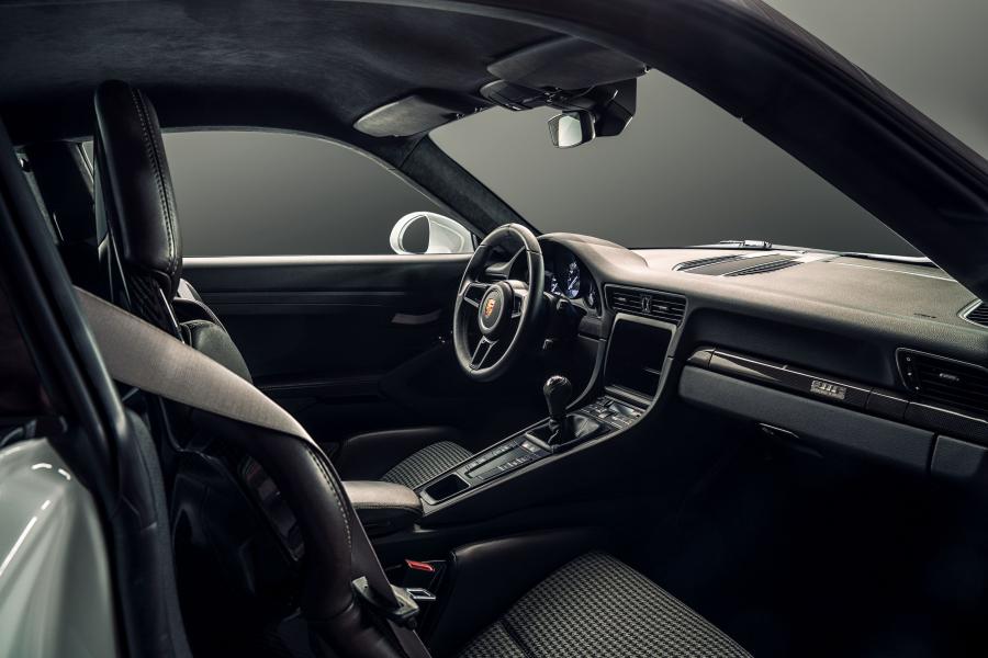 Интерьер Porsche 911 R 2016 года  (фото 44 из 50)